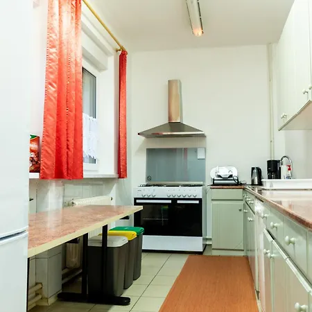 Hostel 1550 *