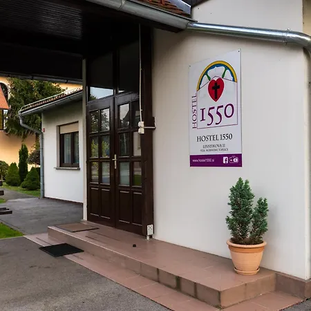 1550 Hostel *