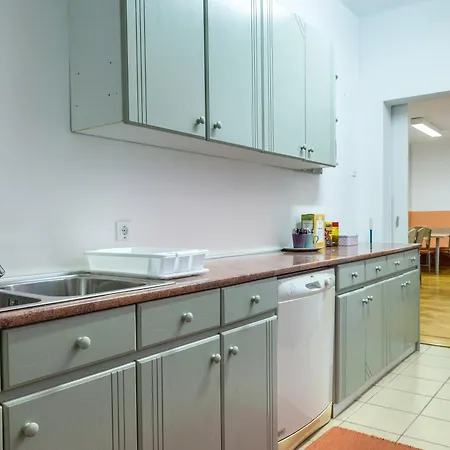 1550 Hostel *