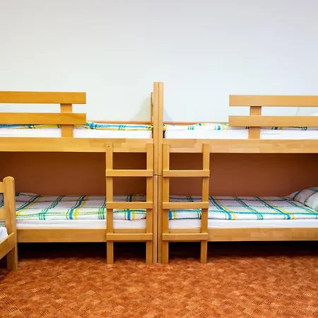 Hostel 1550 *