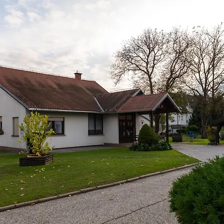 1550 Hostel