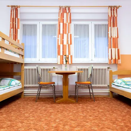 Hostel 1550 *